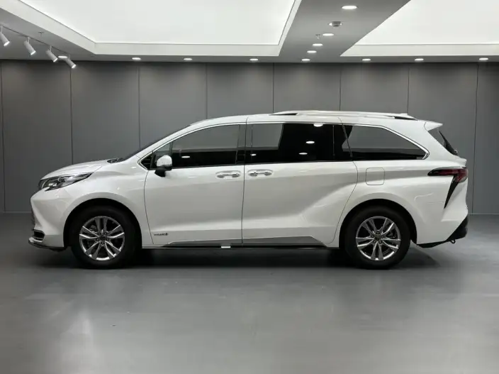 Toyota Sienna 2021 Model 2.5L Hybrid Platinum edition – фото 4