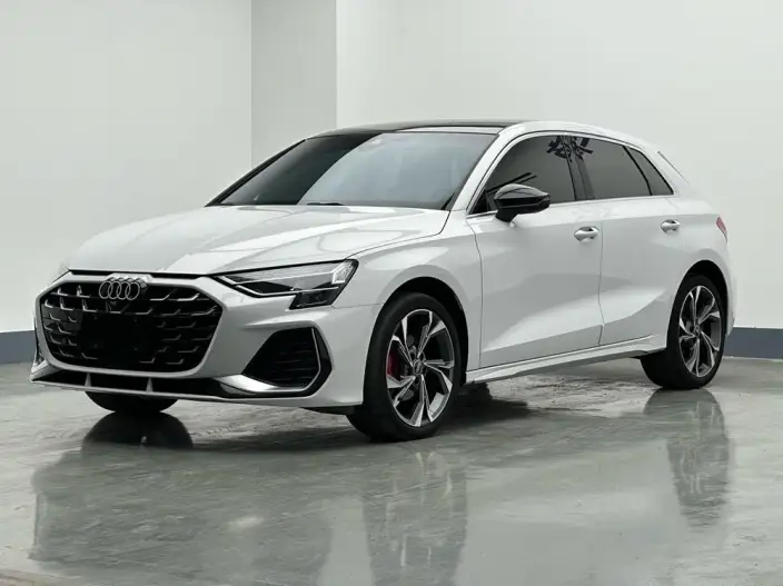 Audi A3 2025 Model Sportback 35 TFSI Continental Flying Spur Exclusive Model – фото 1