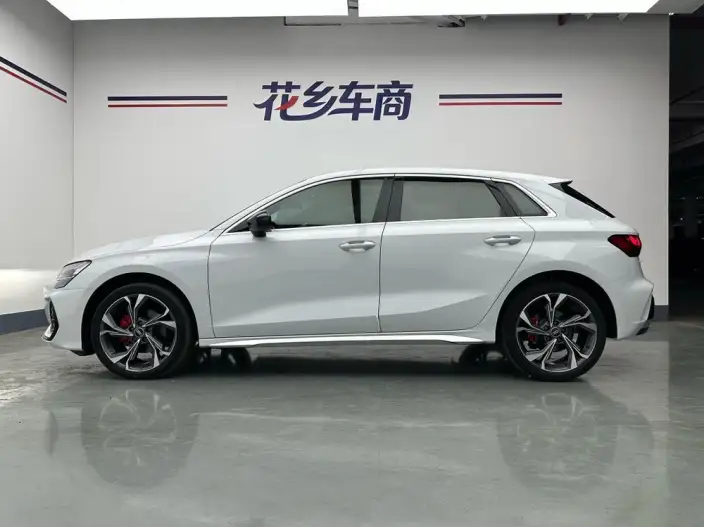 Audi A3 2025 Model Sportback 35 TFSI Continental Flying Spur Exclusive Model – фото 3