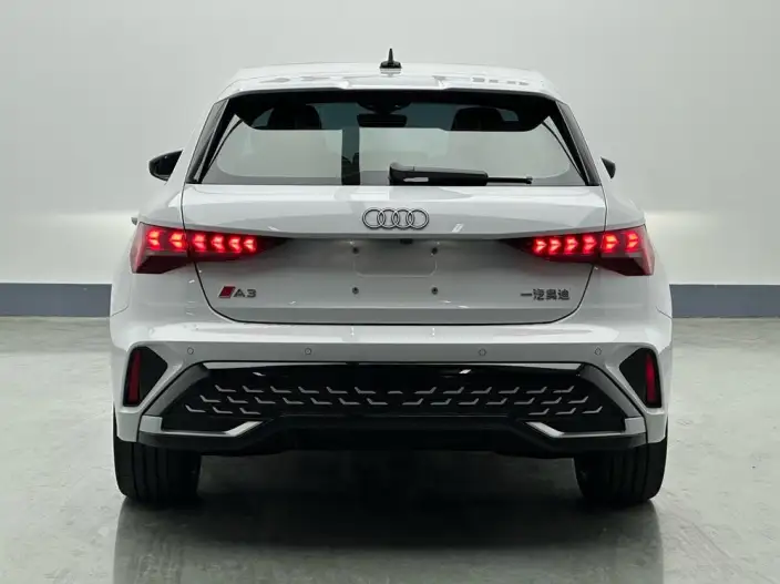 Audi A3 2025 Model Sportback 35 TFSI Continental Flying Spur Exclusive Model – фото 4