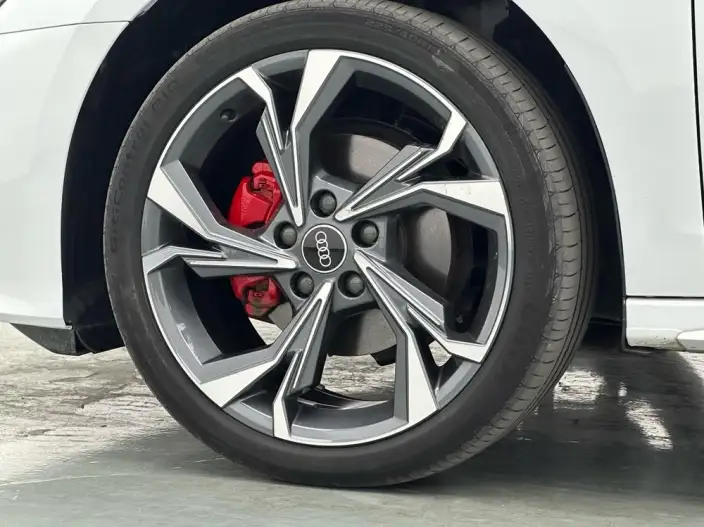 Audi A3 2025 Model Sportback 35 TFSI Continental Flying Spur Exclusive Model – фото 7