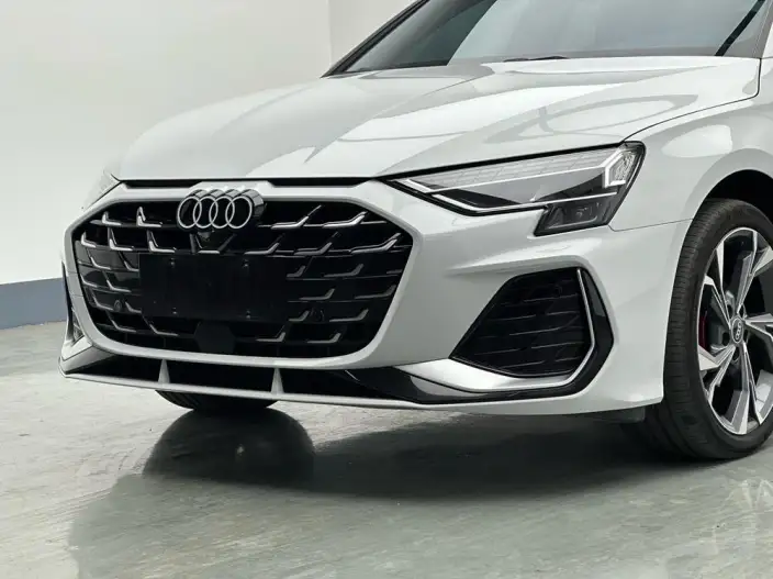 Audi A3 2025 Model Sportback 35 TFSI Continental Flying Spur Exclusive Model – фото 8