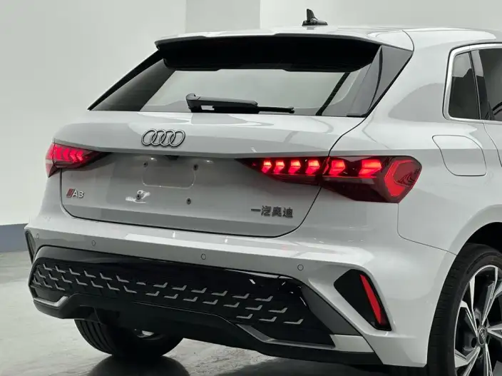 Audi A3 2025 Model Sportback 35 TFSI Continental Flying Spur Exclusive Model – фото 9