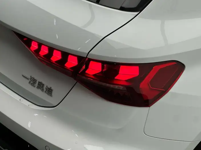 Audi A3 2025 Model Sportback 35 TFSI Continental Flying Spur Exclusive Model – фото 10