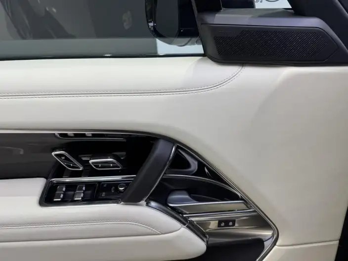Range Rover 2026 Model 3.0 L6 400PS AB Long axis Edition – фото 8