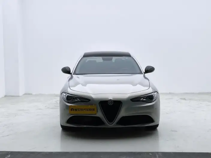 Alfa Romeo Giulia 2021 Model 2.0T 280HP Deluxe Edition – фото 2