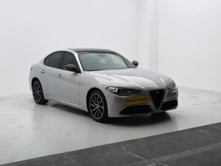 Alfa Romeo Giulia 2021 Model 2.0T 280HP Deluxe Edition – фото 3