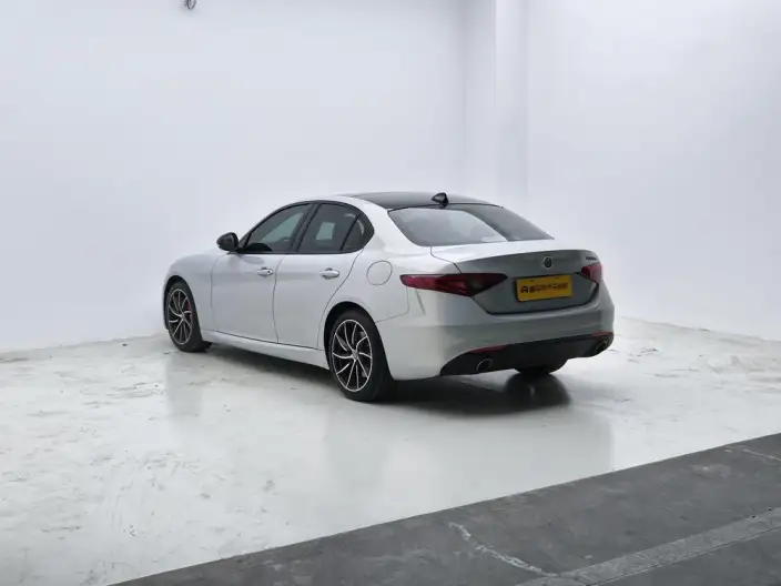 Alfa Romeo Giulia 2021 Model 2.0T 280HP Deluxe Edition – фото 5