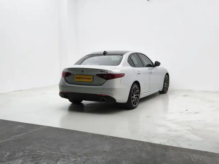 Alfa Romeo Giulia 2021 Model 2.0T 280HP Deluxe Edition – фото 7