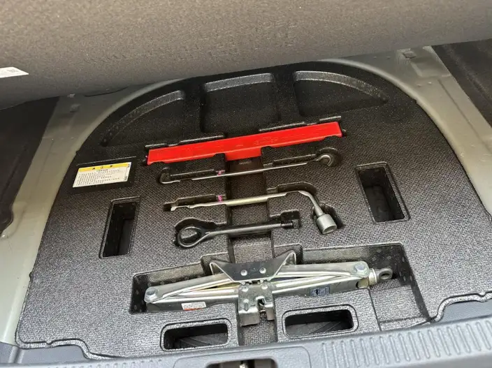 Toyota Camry 2023 Model Hybrid 2.5HG Deluxe Edition – фото 7
