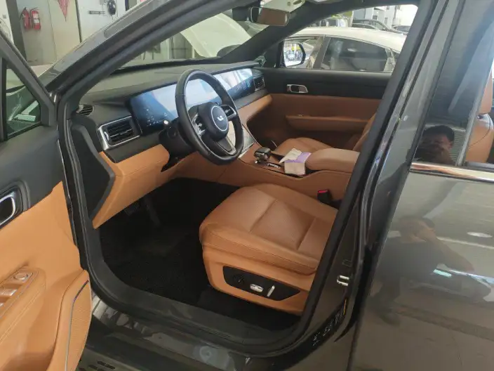 Li Auto ONE 2021 Model Extended Range 6 seat Edition – фото 6