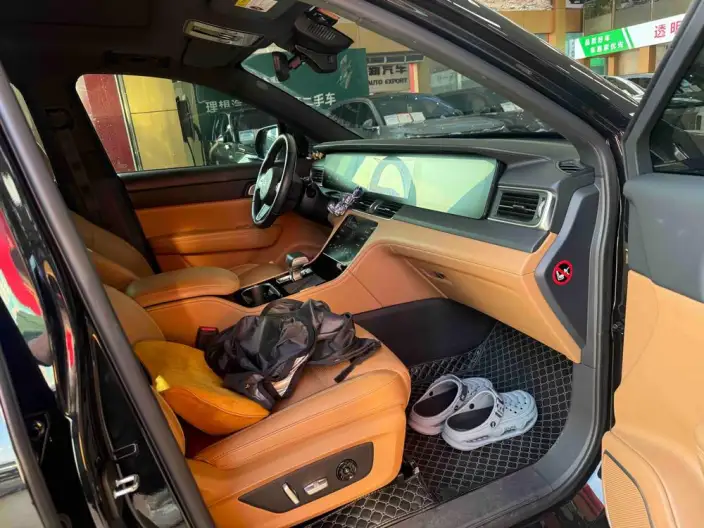 Li Auto ONE 2021 Model Extended Range 6 seat Edition – фото 9