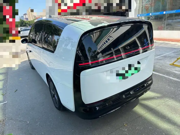 Li Auto MEGA 2024 Model Ultra Edition – фото 3