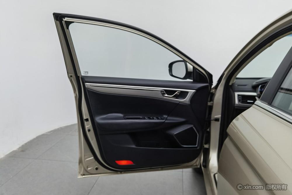 Geely Emgrand GL 2017 1.8L Manual Elite – фото 21