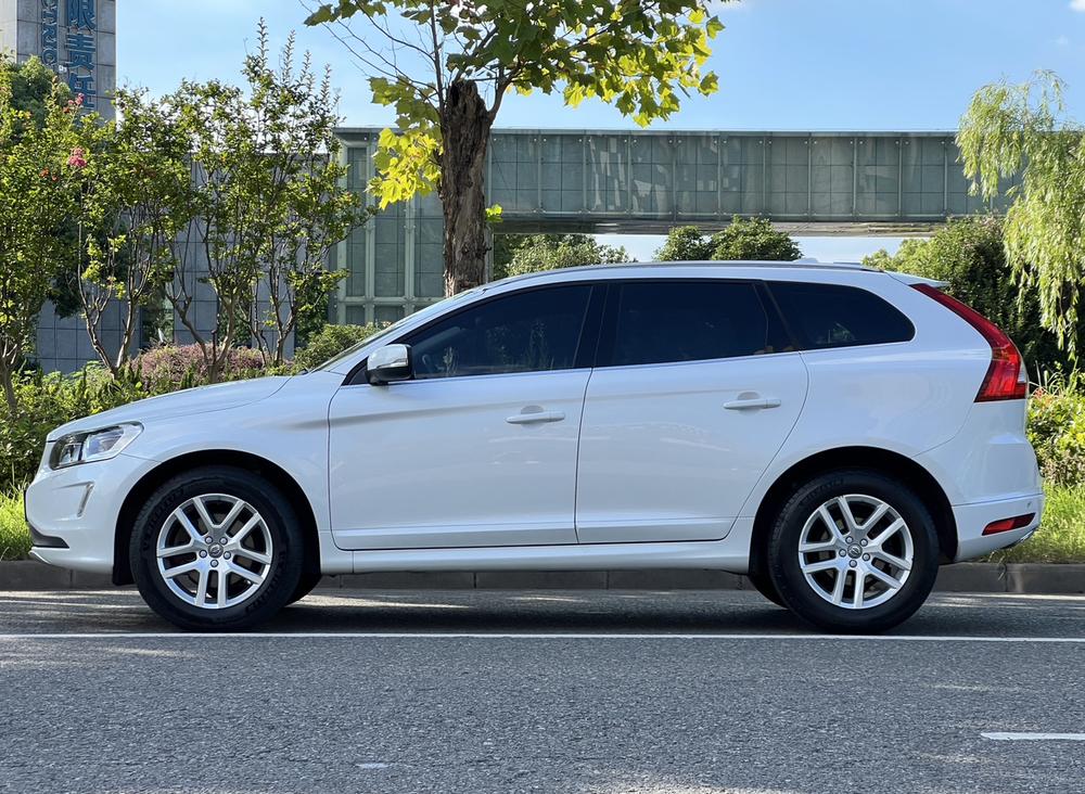Volvo XC60 2017 модификация T5 Zhixing L Class Edition – фото 3