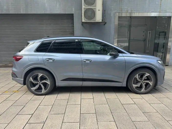 Audi Q4 e-tron 2024 Model 50 e-tron quattro Genesis Night Edition – фото 7