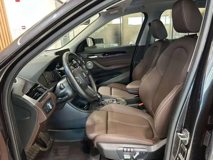 BMW X1 2022 Model sDrive25Li Leading Model – фото 9