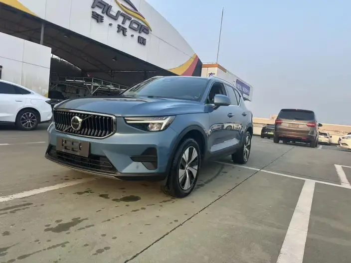 Volvo XC40 2024 Model B3 Smart Range Deluxe Edition – фото 1