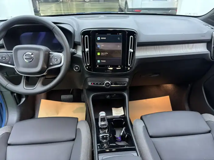 Volvo XC40 2024 Model B3 Smart Range Deluxe Edition – фото 7