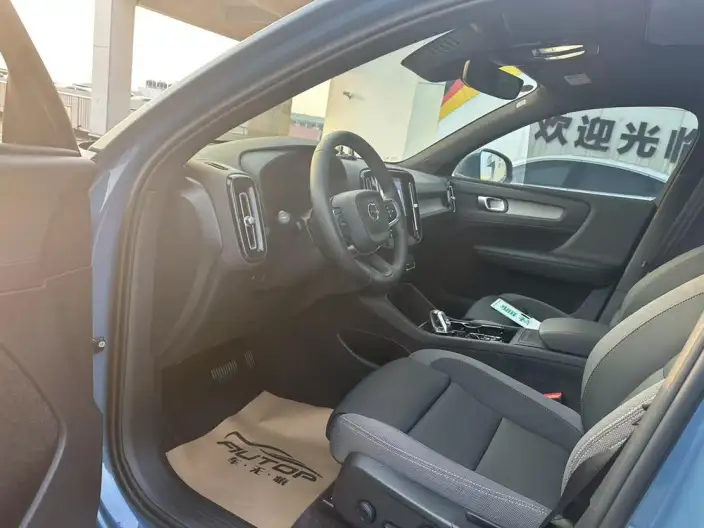 Volvo XC40 2024 Model B3 Smart Range Deluxe Edition – фото 9