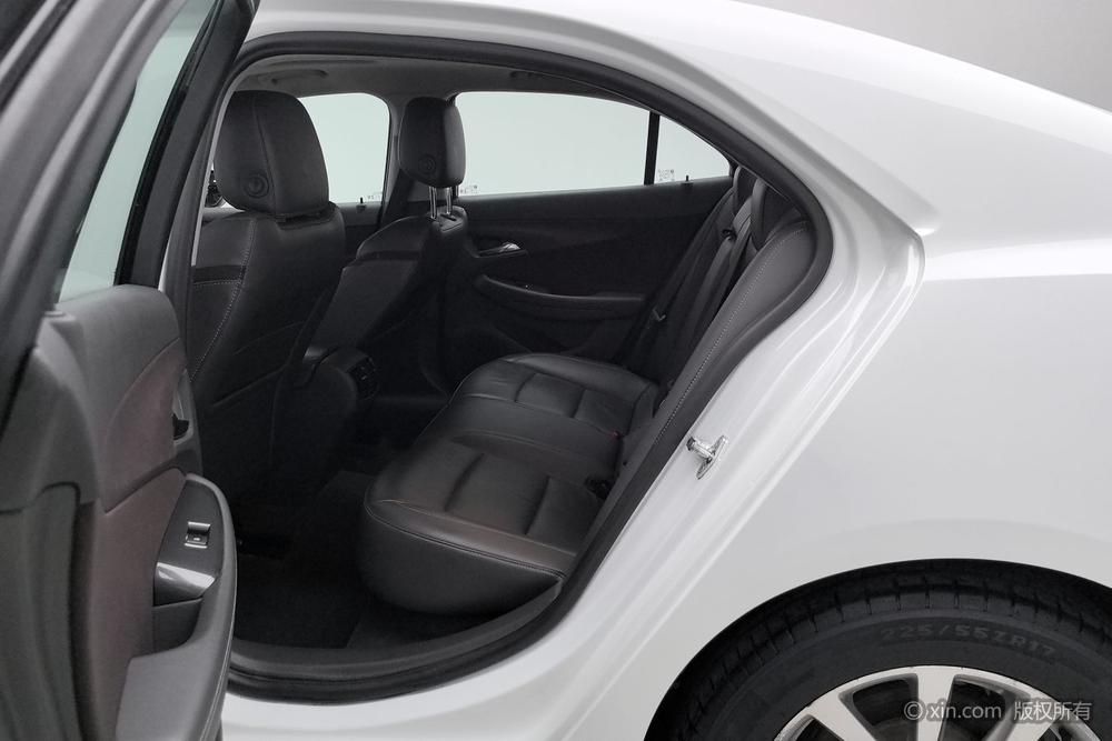 Chevrolet Malibu 2017 1.5T Automatic Luxury – фото 19