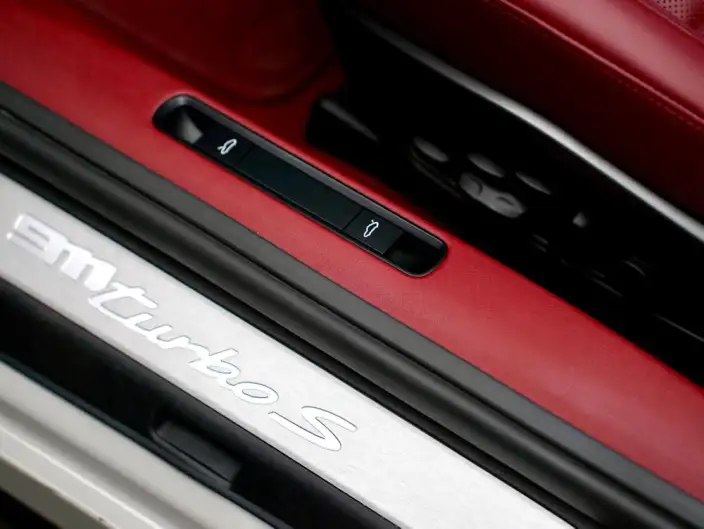 PORSCHE 911 2020 Model Turbo S Cabriolet 3.7T – фото 6