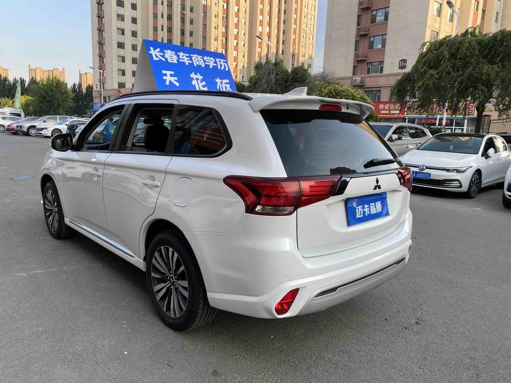 Mitsubishi Outlander 2021 Modified 2.0L 2WD Premium 5-Seater – фото 4