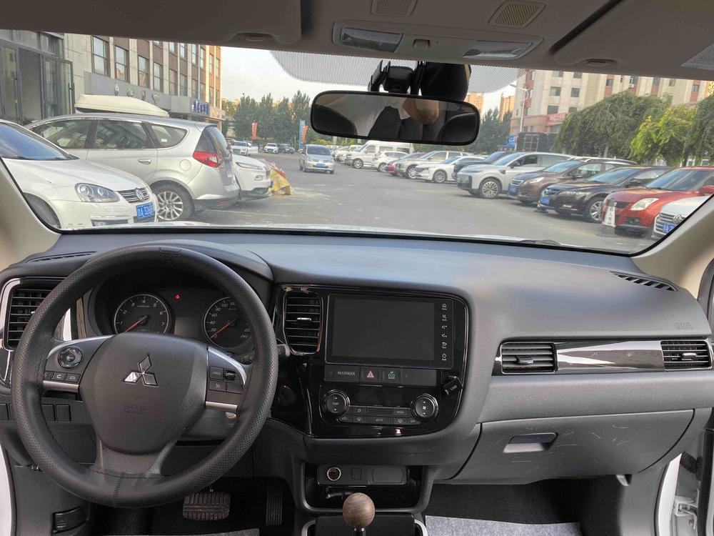 Mitsubishi Outlander 2021 Modified 2.0L 2WD Premium 5-Seater – фото 7