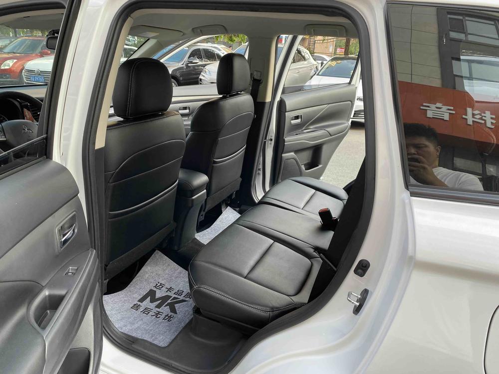 Mitsubishi Outlander 2021 Modified 2.0L 2WD Premium 5-Seater – фото 8