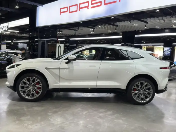 Aston Martin DBX 2024 Model 4.0T V8 – фото 4