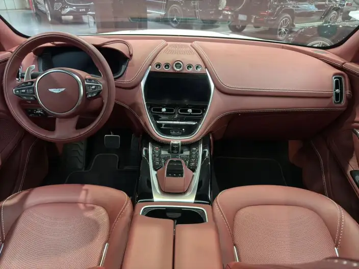 Aston Martin DBX 2024 Model 4.0T V8 – фото 10