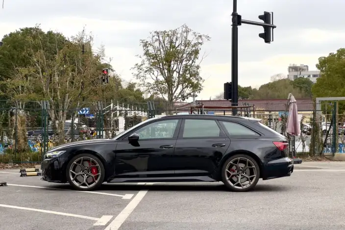 Audi RS 6 2024 Model RS 6 4.0T Avant Performance – фото 4