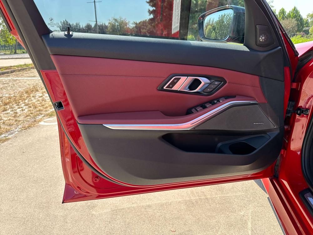 BMW 3 Series 2023 330i M Sport Obsidian Package – фото 8