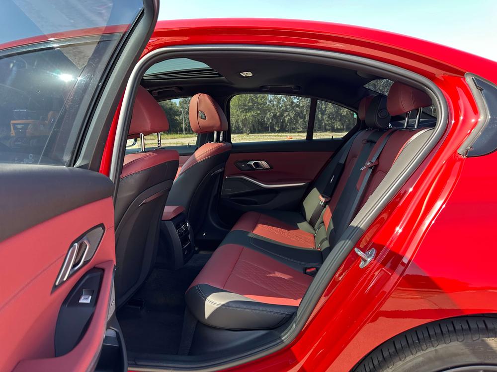 BMW 3 Series 2023 330i M Sport Obsidian Package – фото 22