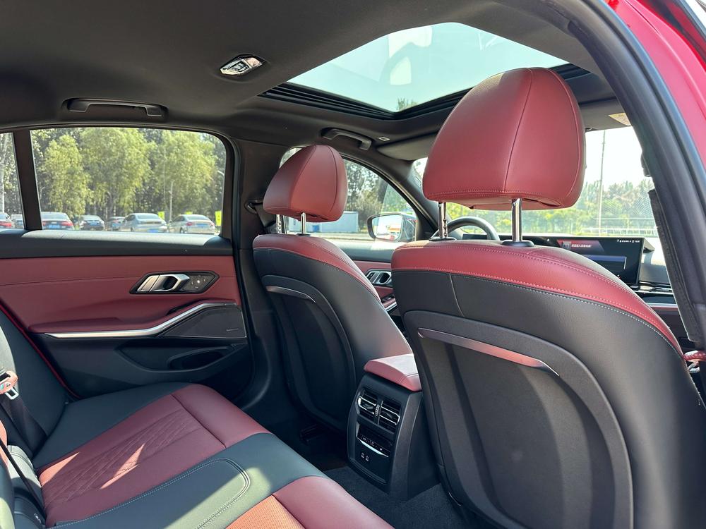BMW 3 Series 2023 330i M Sport Obsidian Package – фото 23