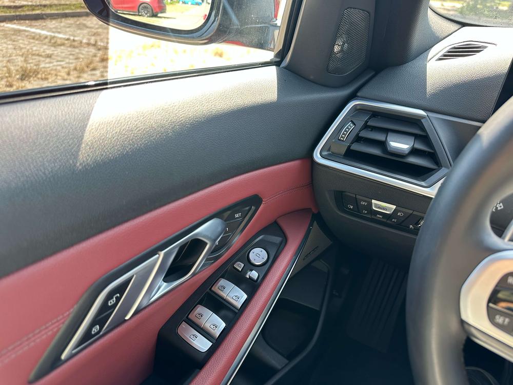 BMW 3 Series 2023 330i M Sport Obsidian Package – фото 24