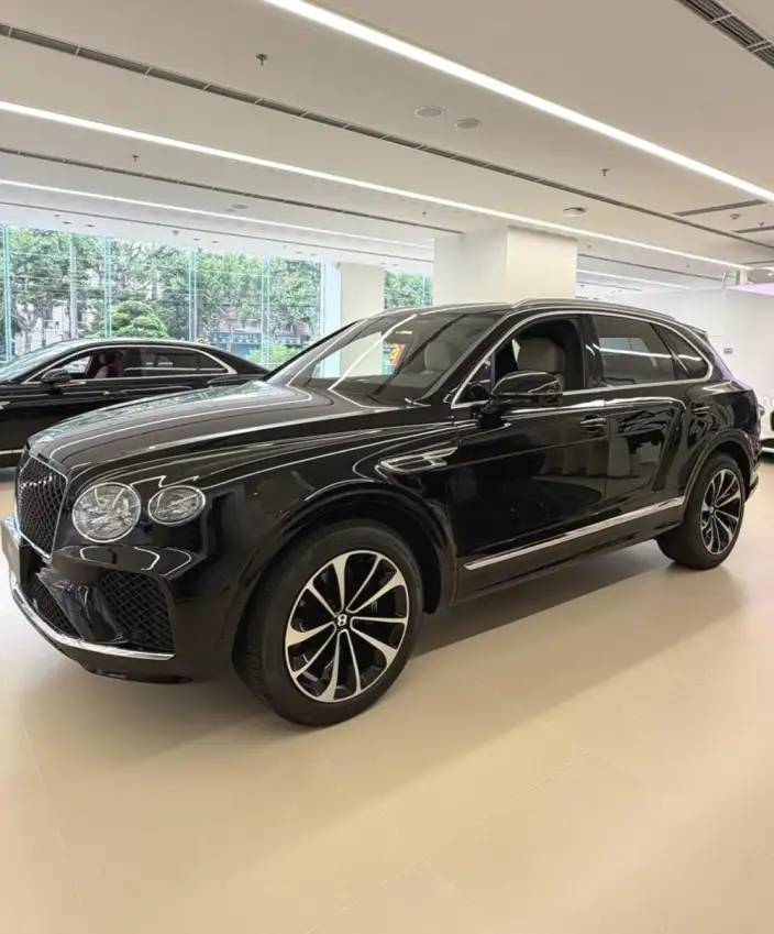 Bentayga 2025 Model 4.0T V8 – фото 1