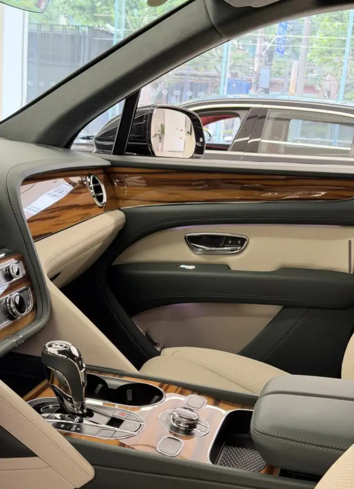 Bentayga 2025 Model 4.0T V8 – фото 7