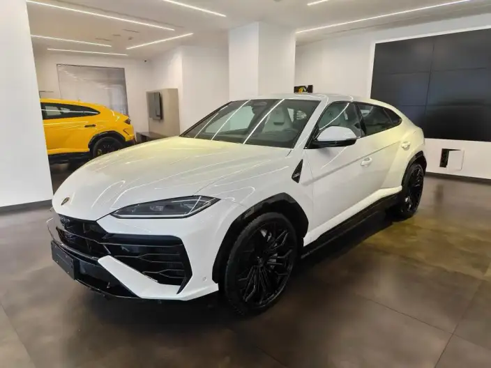 Urus SE 2025 Model 4.0T Standard Model – фото 1