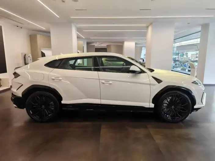 Urus SE 2025 Model 4.0T Standard Model – фото 4