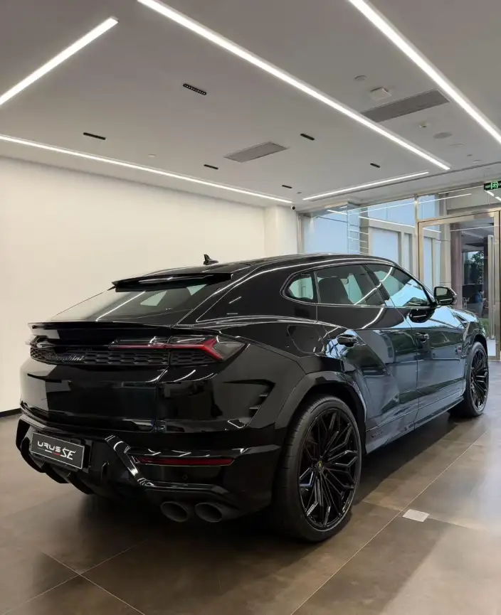 Urus SE 2025 Model 4.0T Standard Model