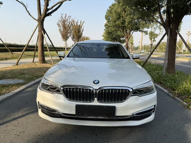 BMW 5 Series PHEV Модель 2019 года 530Le Luxury Set – фото 2