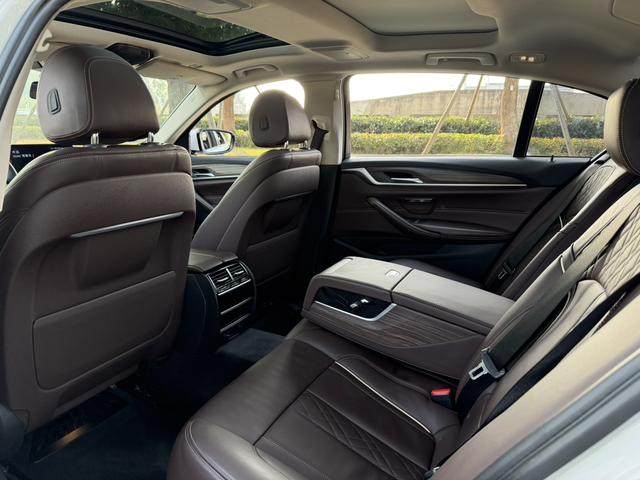 BMW 5 Series PHEV Модель 2019 года 530Le Luxury Set – фото 5