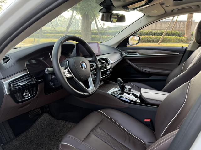 BMW 5 Series PHEV Модель 2019 года 530Le Luxury Set – фото 6