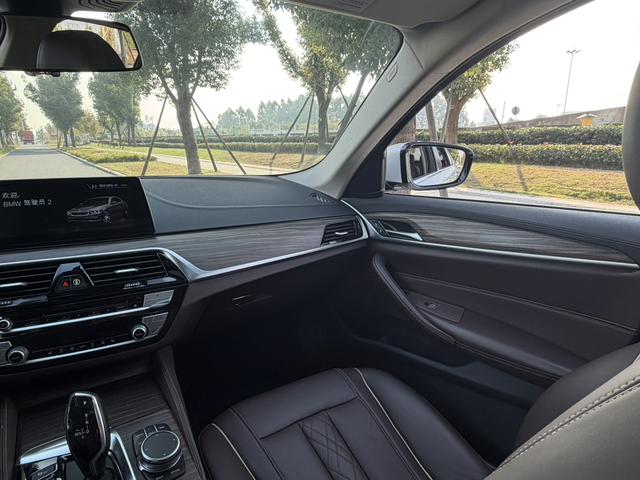 BMW 5 Series PHEV Модель 2019 года 530Le Luxury Set – фото 7