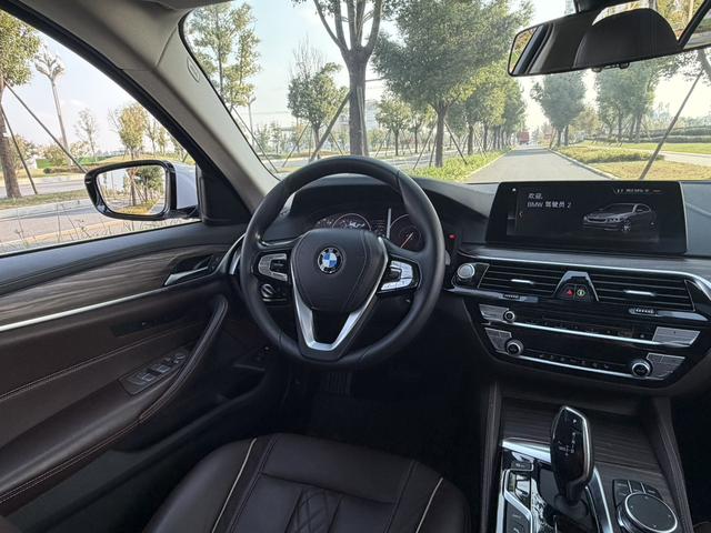 BMW 5 Series PHEV Модель 2019 года 530Le Luxury Set – фото 8