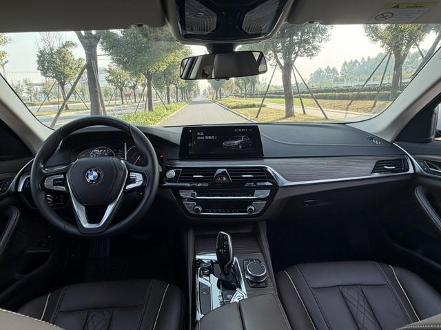 BMW 5 Series PHEV Модель 2019 года 530Le Luxury Set – фото 9