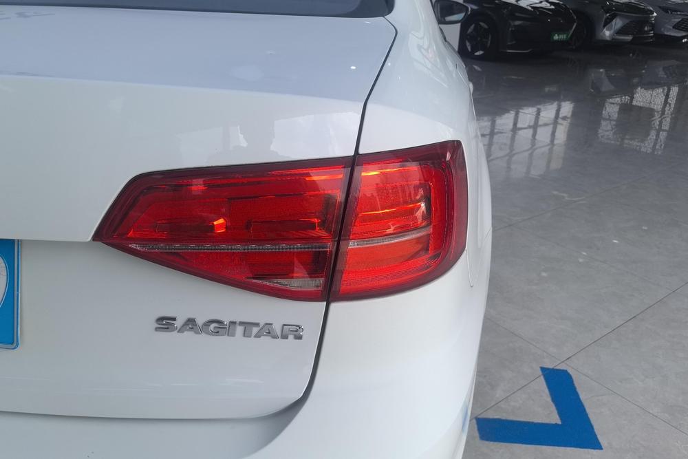 Volkswagen Sagitar 2015 модификация 1.6L автоматическое Fashion – фото 6