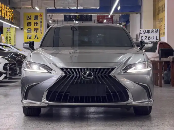 Lexus ES 2021 Model 200 Superior Edition
