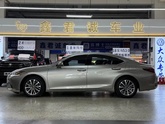 Lexus ES 2021 Model 200 Superior Edition